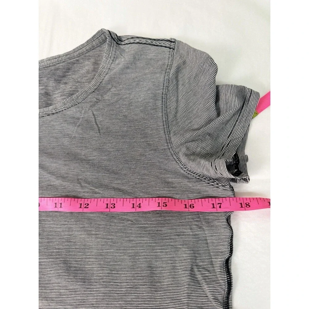 Lululemon Women’s Black White Striped Short Sleeve Knit Top Size S EUC